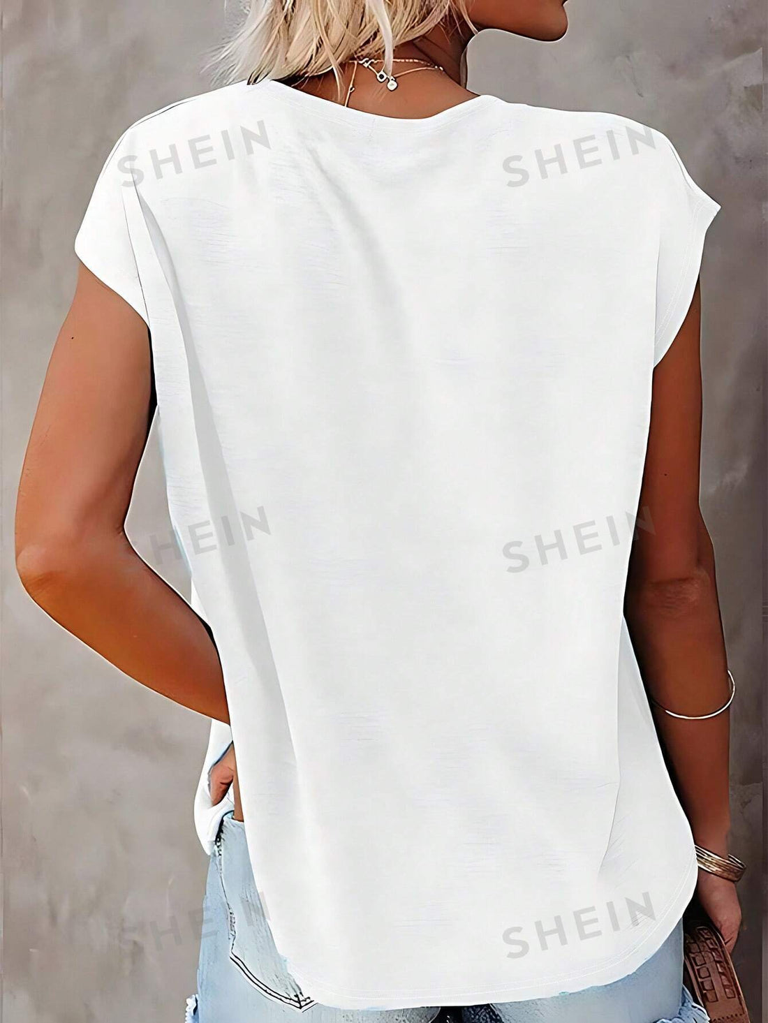 Indulge in luxury with our Luxe Marbled Plus Size <a href="https://canaryhouze.com/collections/tshirt" target="_blank" rel="noopener">Tee</a>. This effortlessly chic style is perfect for queens of all sizes. With its marbled design, it adds a touch of style to any outfit. Made with high-quality materials, our tee guarantees comfort and confidence all day long.