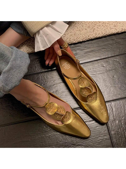 Step into timeless elegance with our French Retro Chic Mary Jane <a href="https://canaryhouze.com/collections/women-canvas-shoes" target="_blank" rel="noopener">Shoes</a>. These low-heeled shoes feature a charming floating duckweed pearl, adding a touch of whimsy to your classic look. Made with comfort and style in mind, they are perfect for any occasion. Elevate your shoe collection today