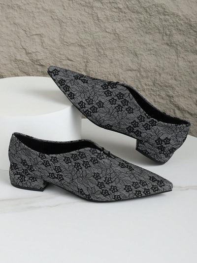 Sleek and Stylish: Women's Pointed Toe Flat Shoes with Slimming Effect