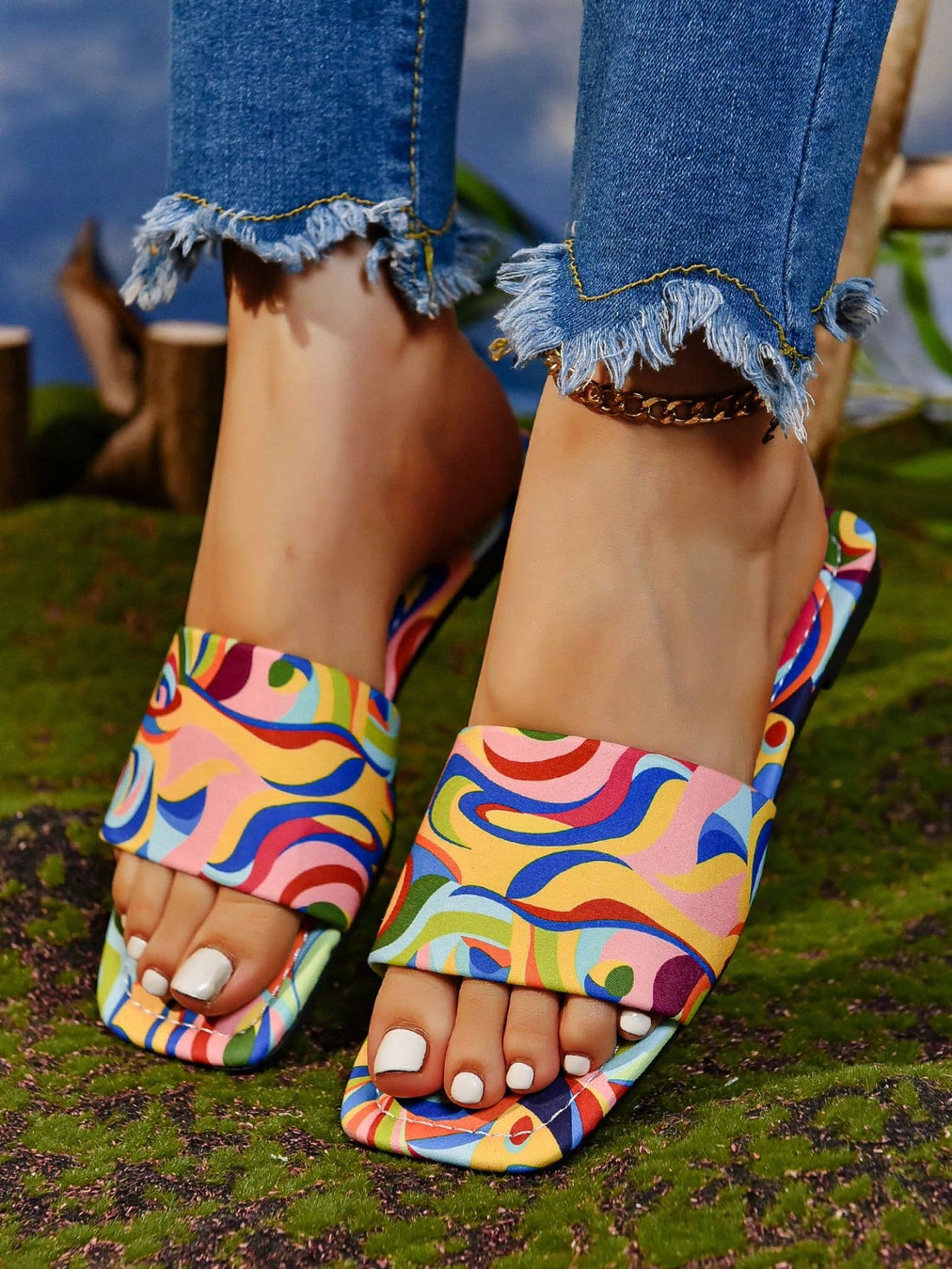 Introducing the 2024 New Fashionable Women's Outdoor Cool Drag Colorful Beach Flip-Flops. Designed with style and comfort in mind, these <a href="https://canaryhouze.com/collections/women-canvas-shoes" target="_blank" rel="noopener">flip-flops</a> are perfect for the beach or any outdoor adventure. Available in a variety of vibrant colors, these flip-flops are sure to make a statement and keep your feet feeling cool and comfortable. Elevate your summer wardrobe with these must-have flip-flops.