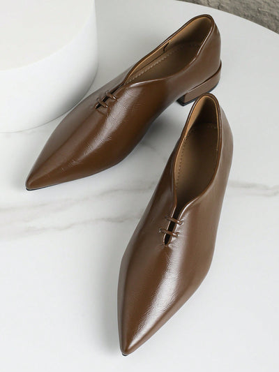 Sleek and Stylish: Women's Pointed Toe Flat Shoes with Slimming Effect