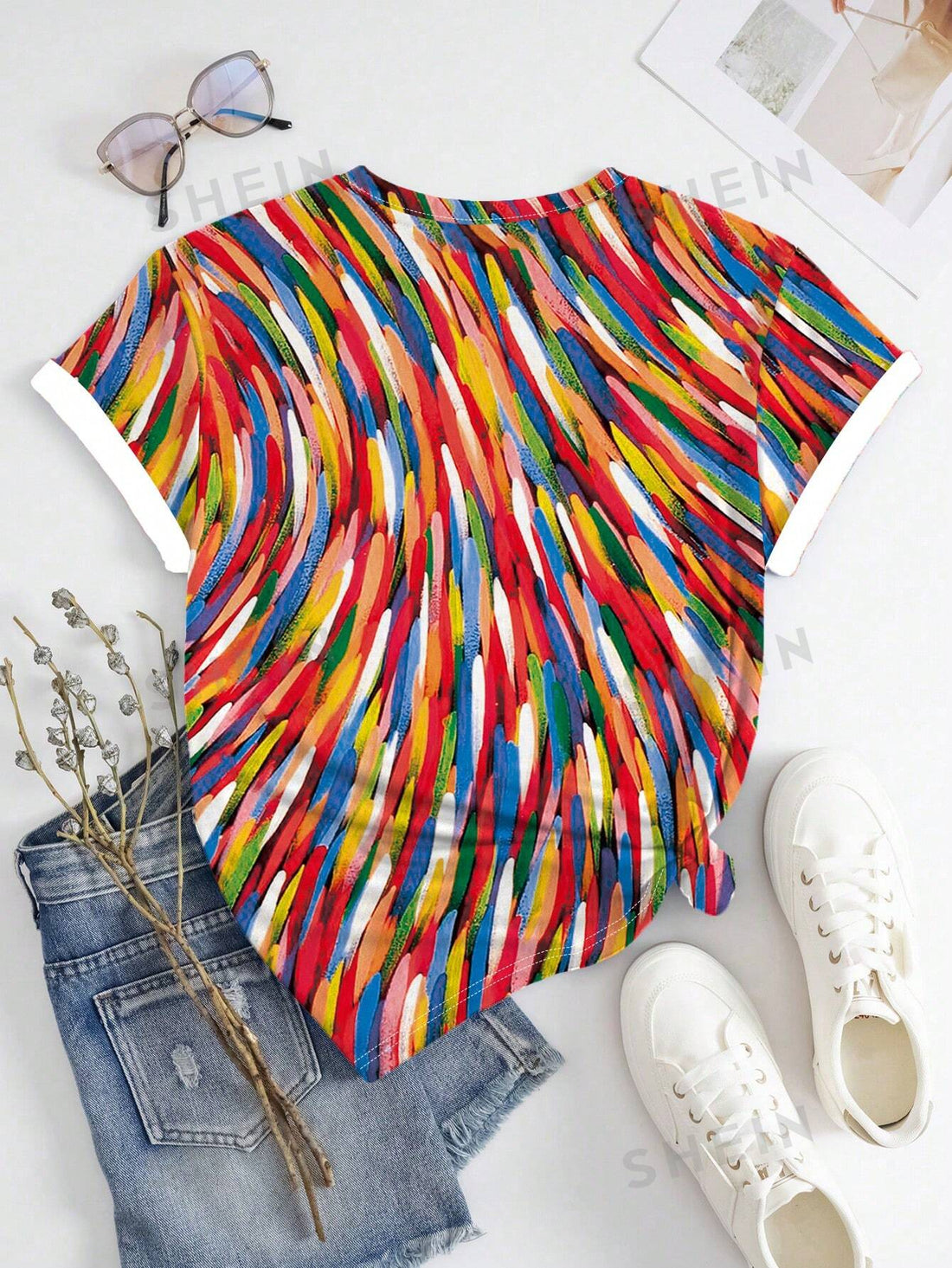 This plus size women's <a href="https://canaryhouze.com/collections/tshirt" target="_blank" rel="noopener">t-shirt</a> features a playful crayon doodle design, perfect for adding a pop of fun to any casual outfit. The short sleeves make it ideal for warmer weather, and the loose fit provides maximum comfort. Express your unique style with this creative and comfortable t-shirt.