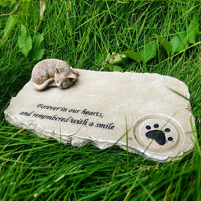 Pet Memorial Resin Tombstone: Forever Remembered - Honor Your Beloved Cat or Dog with this Beautiful Ornament