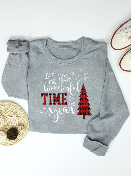 This Christmas Tree Letter Print Sweatshirt is perfect for casual holiday gatherings, while keeping you cozy and festive. Made of soft and comfortable polyester and cotton material, this will make your holiday season a comfortable one.