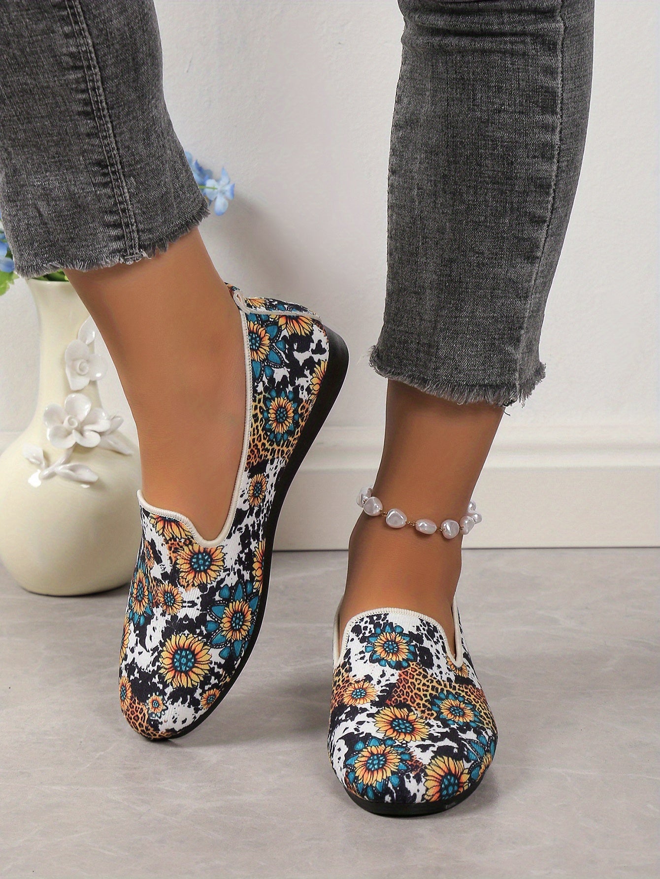 Designed for everyday elegance, these stylish and comfy sunflower cow print slip-on flats feature a flexible flax sole for maximum comfort. The unique pattern adds a touch of fun to any wardrobe.