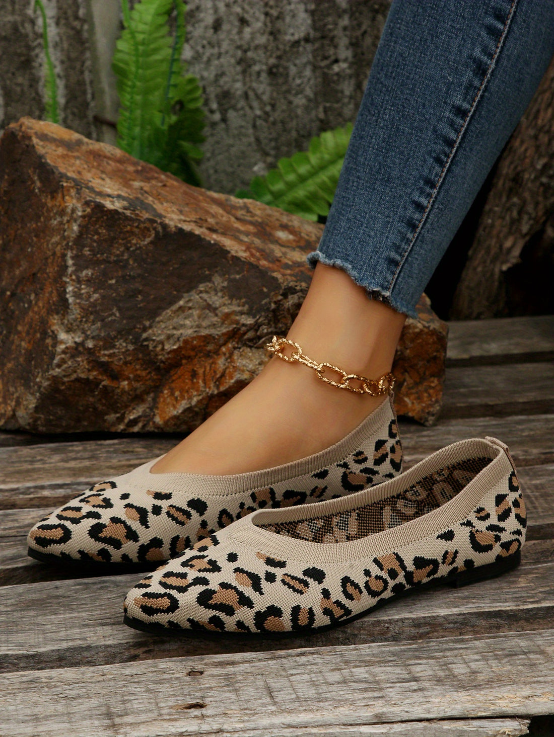 Leopard Chic slip-on flats add effortless style to any look. The pointed toe and animal print design offer an elegant, yet casual look. These shoes are crafted for long-lasting comfort and provide superior cushioning with each step.