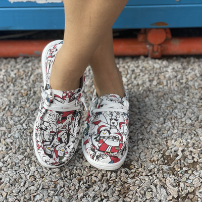 Stylish and Festive: Women's Christmas Pattern Canvas Shoes - Slip On Lightweight Shoes for Casual and Outdoor Comfort