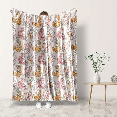 Cozy and Cute: Small Flower Pattern Blanket for Children - Perfect for Parties, Cars, Camping, and Travel - All-Season Comfort and Personalized Gift