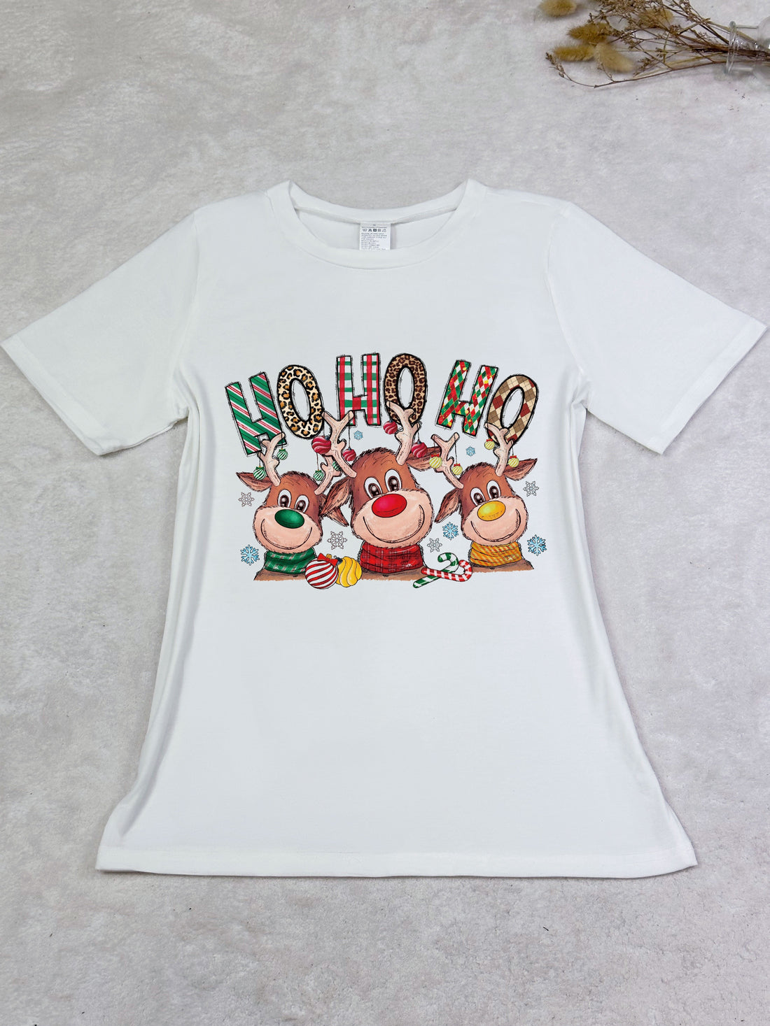 Festive Deer Print T-Shirt: A Merry Addition to your Casual Wardrobe!