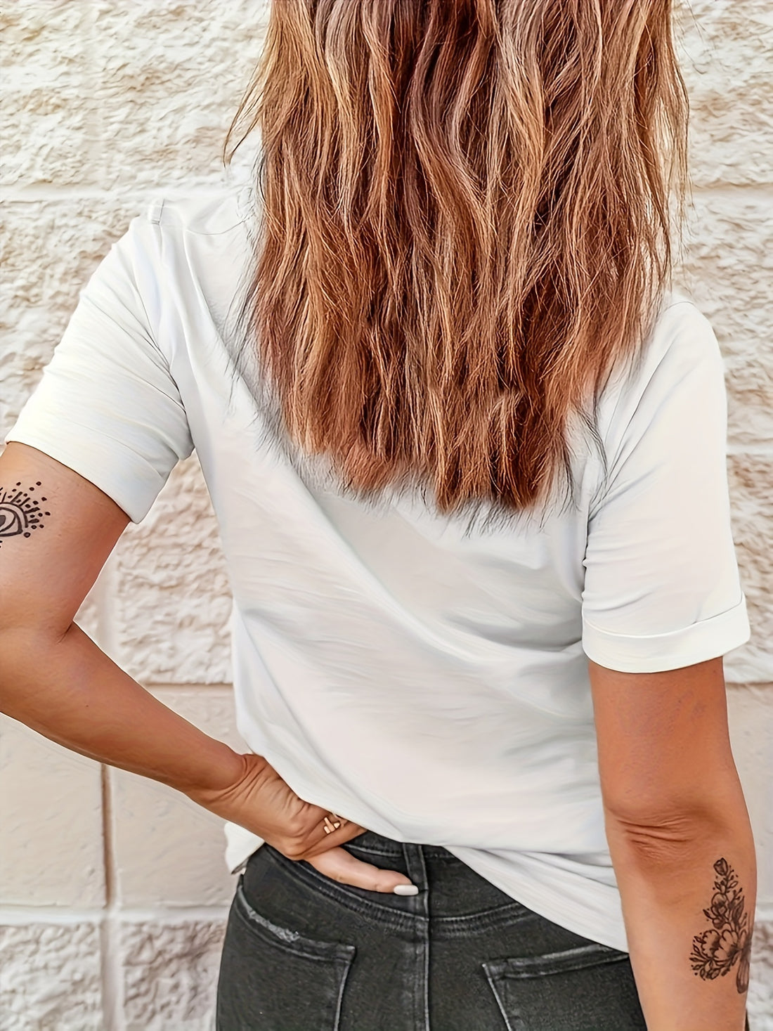 Festive Holiday Charm: Christmas Gnome Print T-Shirt – Women's Casual Crew Neck Short Sleeve Top