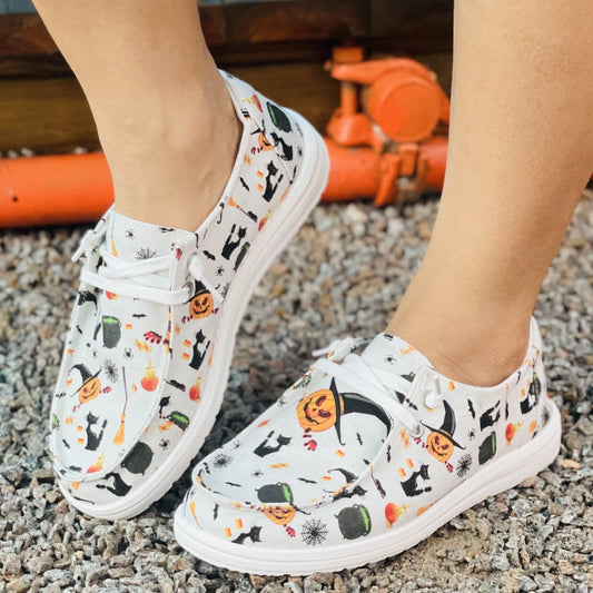 Step into Halloween fun with these playful, colorful canvas lace-up walking shoes. They feature a lightweight design for comfortable, all-day wear and a stylish look for festive occasions. Perfect for your most daring costumes!