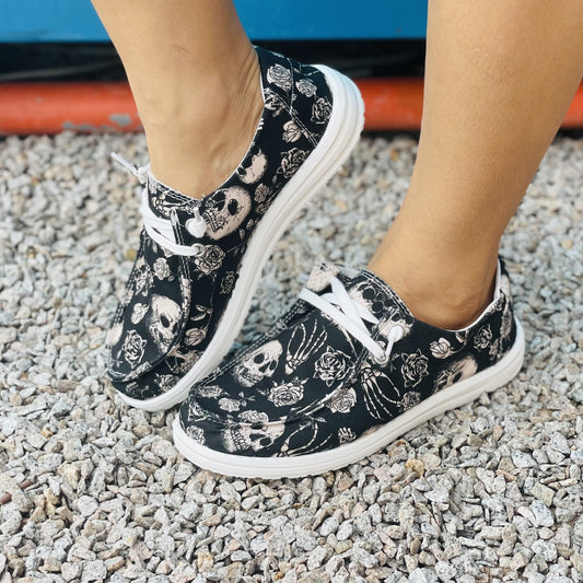 Stay stylish and comfortable with the Skull And Flower Pattern Women's Comfy Canvas Shoes. These slip-on shoes feature a low-top design for a lightweight, airy fit, and the unique skull and flower pattern is perfect for Halloween. Enjoy the perfect balance of style and comfort.