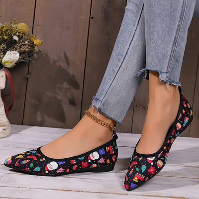 Festive Footwear: Women's Christmas Print Flat Shoes - Trendy Slip-Ons for Casual and Daily Looks