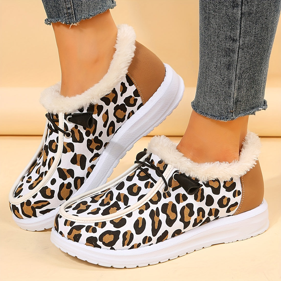 These Women's Leopard Pattern Print Canvas Sneakers deliver unbeatable style with their eye-catching design and superior lightweight construction. Keep your feet comfortable all day long thanks to a relaxed fit and flexible material. Perfect for your everyday wear.
