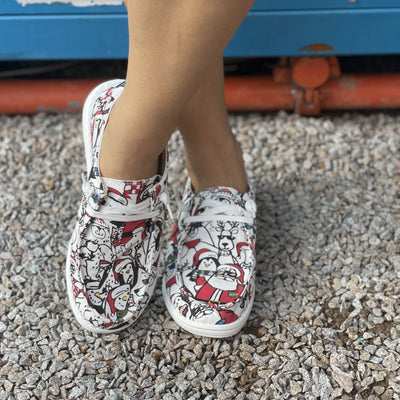 Stylish and Festive: Women's Christmas Pattern Canvas Shoes - Slip On Lightweight Shoes for Casual and Outdoor Comfort