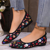 Festive Footwear: Women's Christmas Print Flat Shoes - Trendy Slip-Ons for Casual and Daily Looks