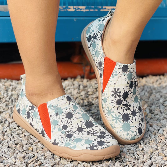 These slip-on canvas shoes are the perfect combination of comfort, style and convenience. Crafted with lightweight canvas material and a cushioned insole, these shoes provide superior comfort. The detailed floral pattern gives the shoes a chic look, perfect for any casual day.
