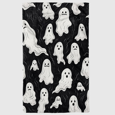 Cozy Halloween Ghost Pattern Flannel Blanket: The Perfect Gift for All Ages and Seasons