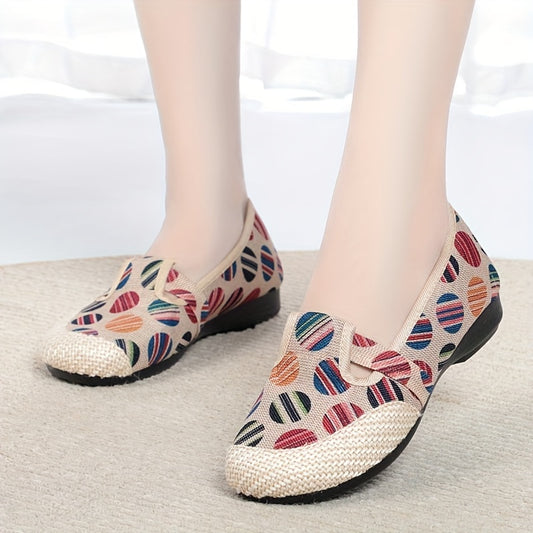 Stay comfortable and stylish with these colorful print casual flats. Perfect for almost any occasion, the slip-on style and lightweight linen sole ensure a snug fit and increased mobility. All that in a versatile design to match any outfit.