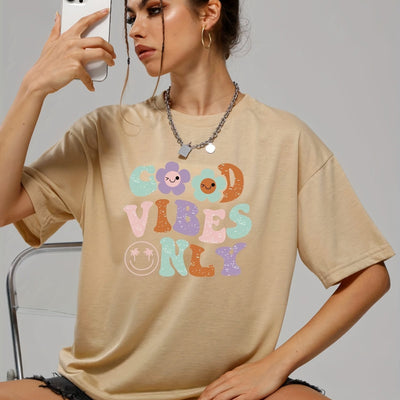 Smiling Flower Power: Women's Summer Graphic Tee with a Cartoony Twist