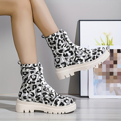 These modern leopard-print ankle boots combine style and comfort. Crafted from high-quality materials, they feature a lace-up design on a sculpted platform sole for extra height. Set new trends with these versatile boots!