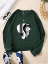 Comfy Plus-Size Casual Sweatshirt: Stylish Graphic Print, Fleece-Lined, Long Sleeve and Round Neck